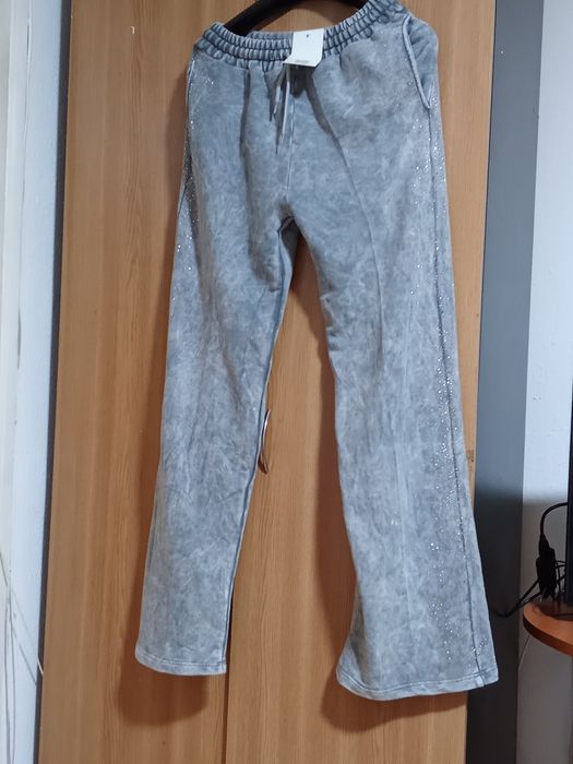 Treninguri și pantaloni de vanzare