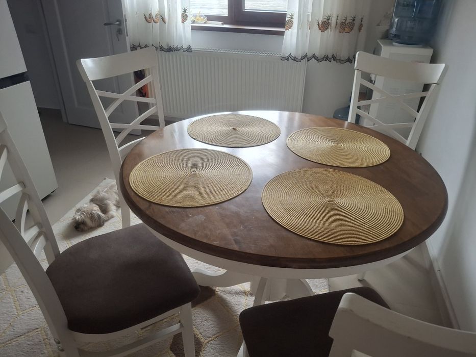 Vând masa cu 4 scaune