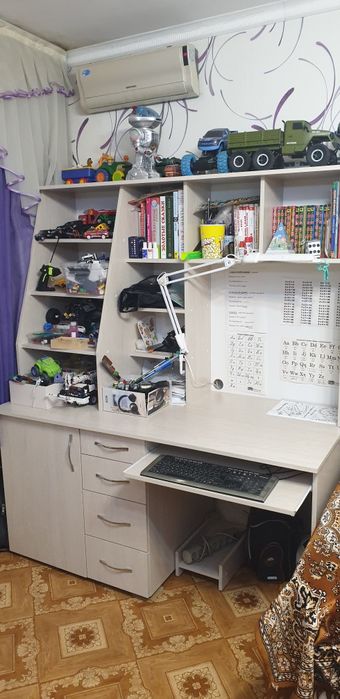 Школьный письменный стол