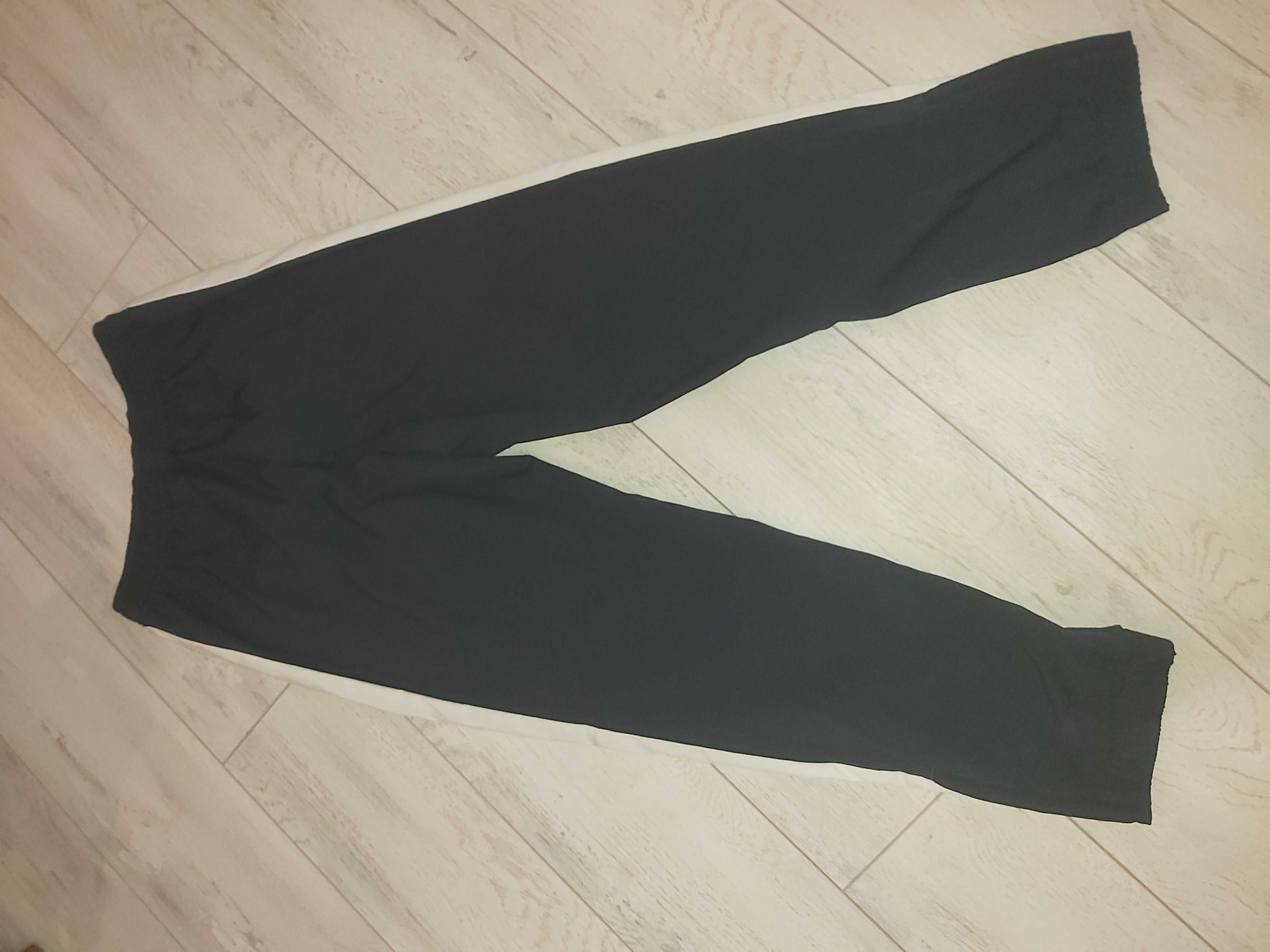 Pantaloni si bluza sport