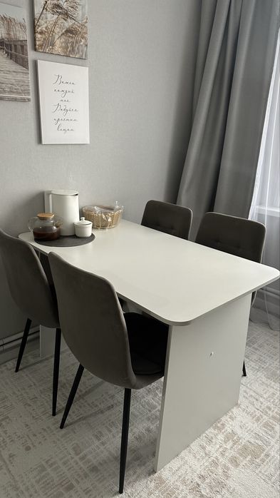 Продам стол и 4 стулья