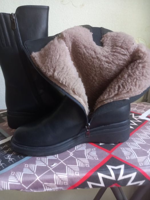Продаю женские сапоги зимние. Натуральная кожа, новая.