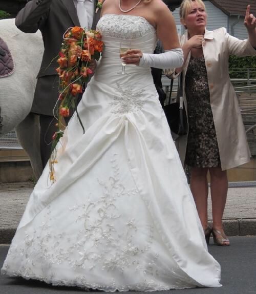 Сватбена рокля Модел Eddy K 923