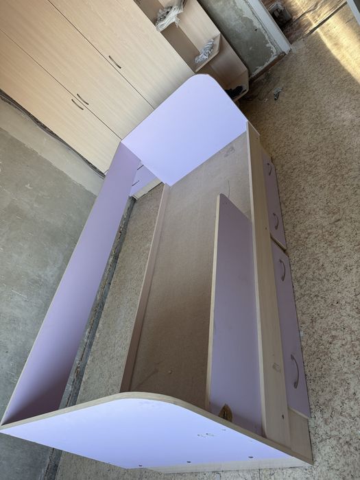 Кровать с матрасом 90х210, штор в подарок( сиреного цвета)