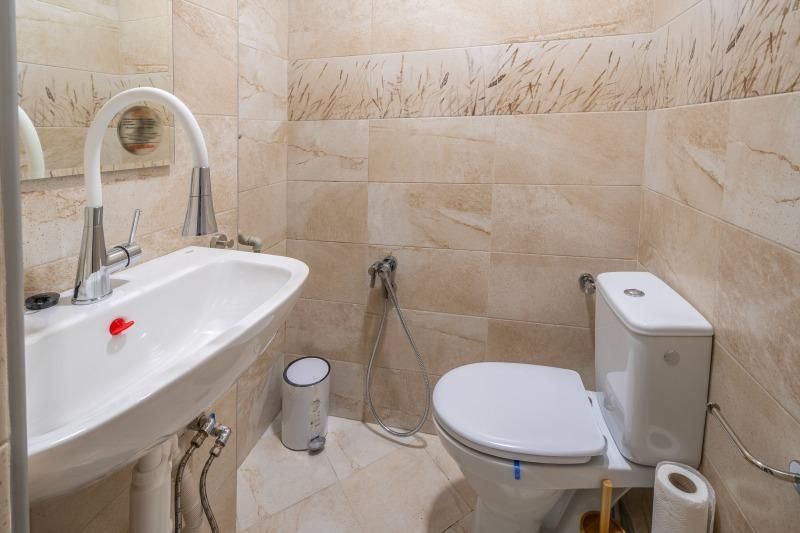 Дава се под наем Двустаен апартамент в София, Оборище - 90 кв.м за 690 € - Снимка #1