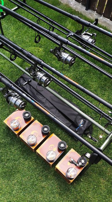 Set Pescuit, 4 Lansete Carbon,4 Mulinete 7000 cu Baitrunner,Rod Pod