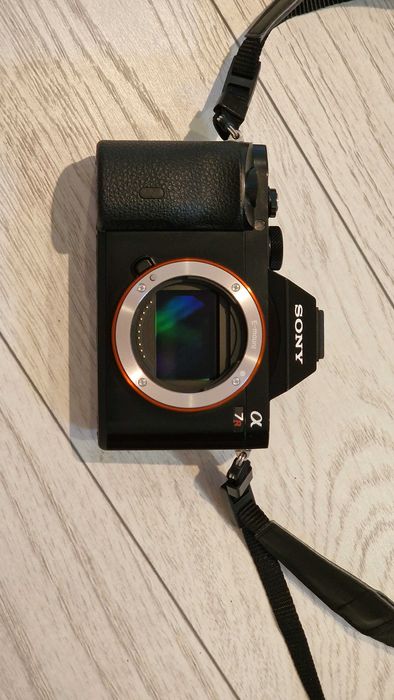 Sony A7R (36.2 MP) (2800 lei) + obiectiv Sigma 100-400 mm (4500 lei)