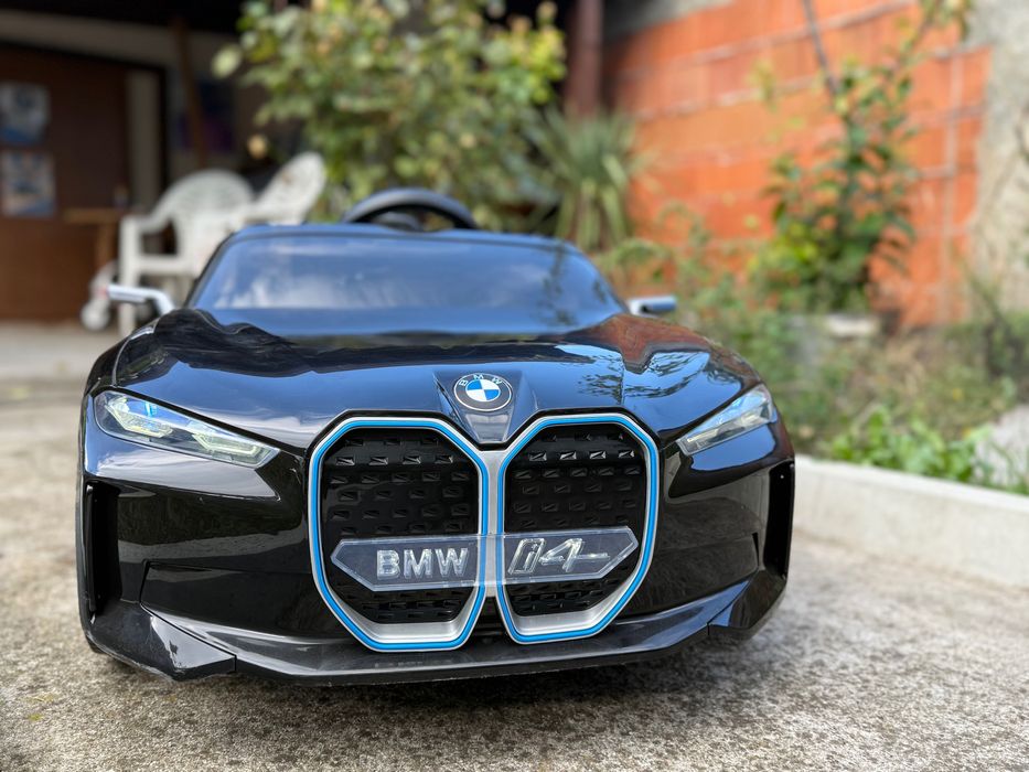Детска акумолаторна електрическа кола BMW I4