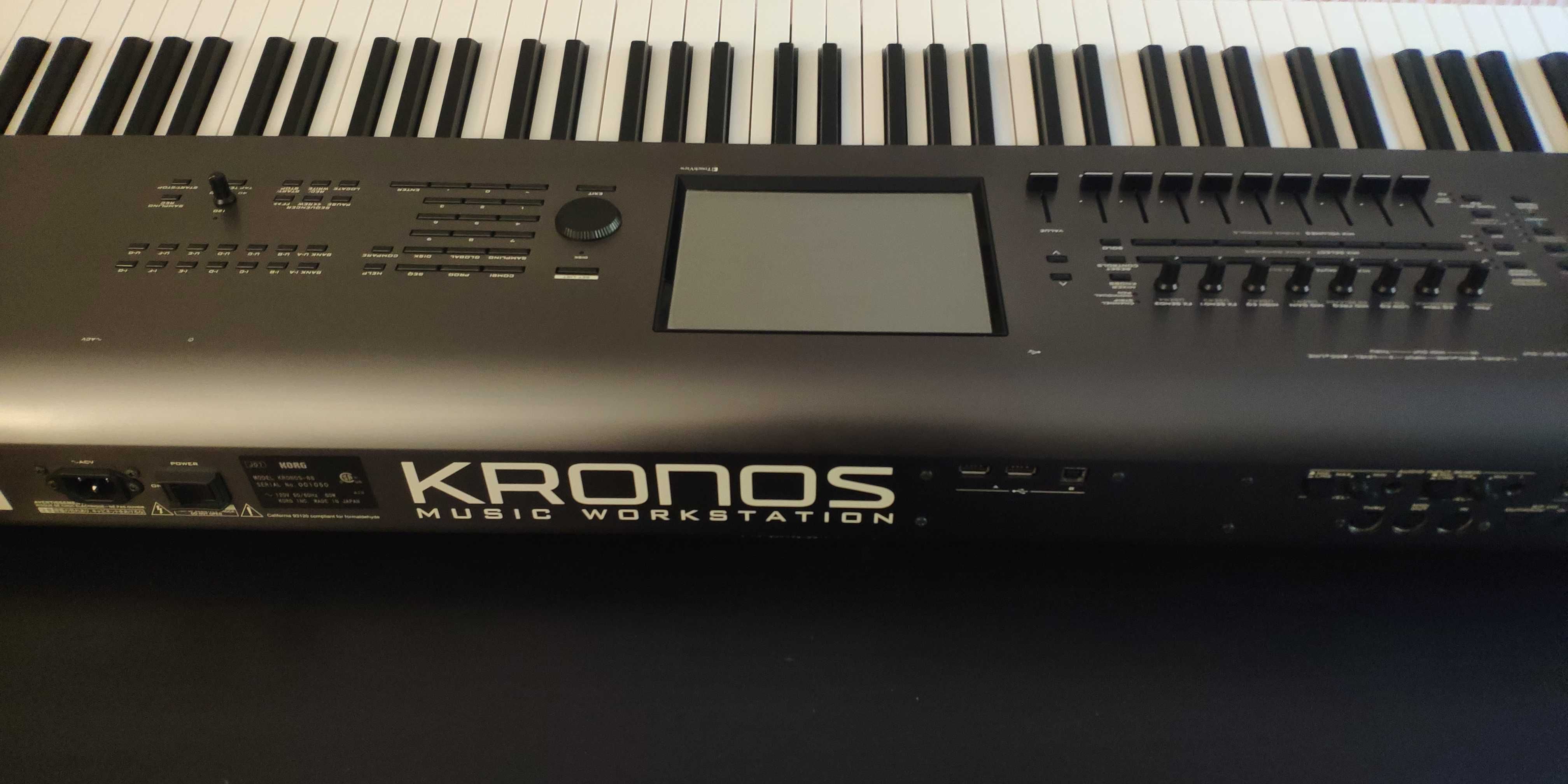 KORG KRONOS 88 stare impecabila + Soft case -pret redus de la 1750E