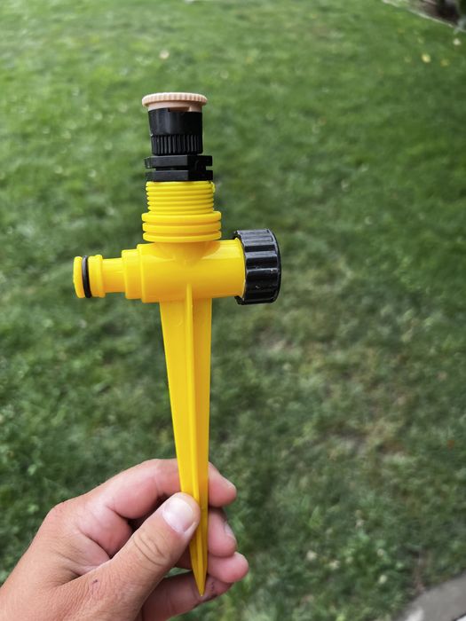 Vand 10 aspersoare udat gazon/curte 100lei