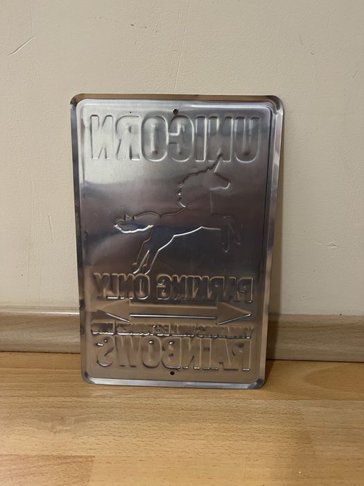 Метална табела Unicorn – parking only