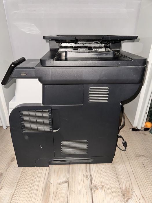 Принтер HP LaserJet Pro MFP M521dn