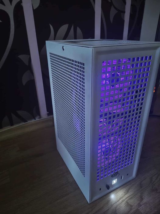 PC Gaming SFF (Small Form Factor) Ryzen 7 5700X3D 32GB RAM / RX7900GRE