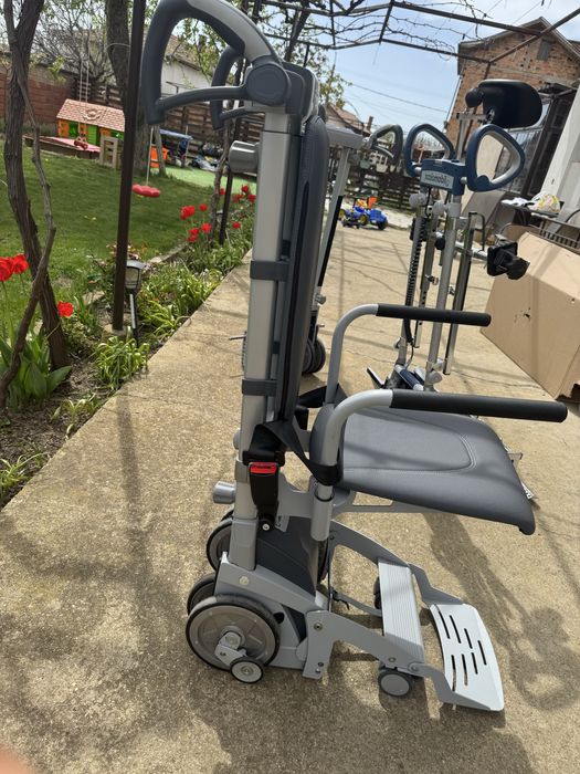 Уред за качване по стълби със стол