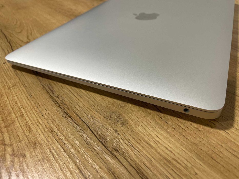 MacBook Air M1 8/256