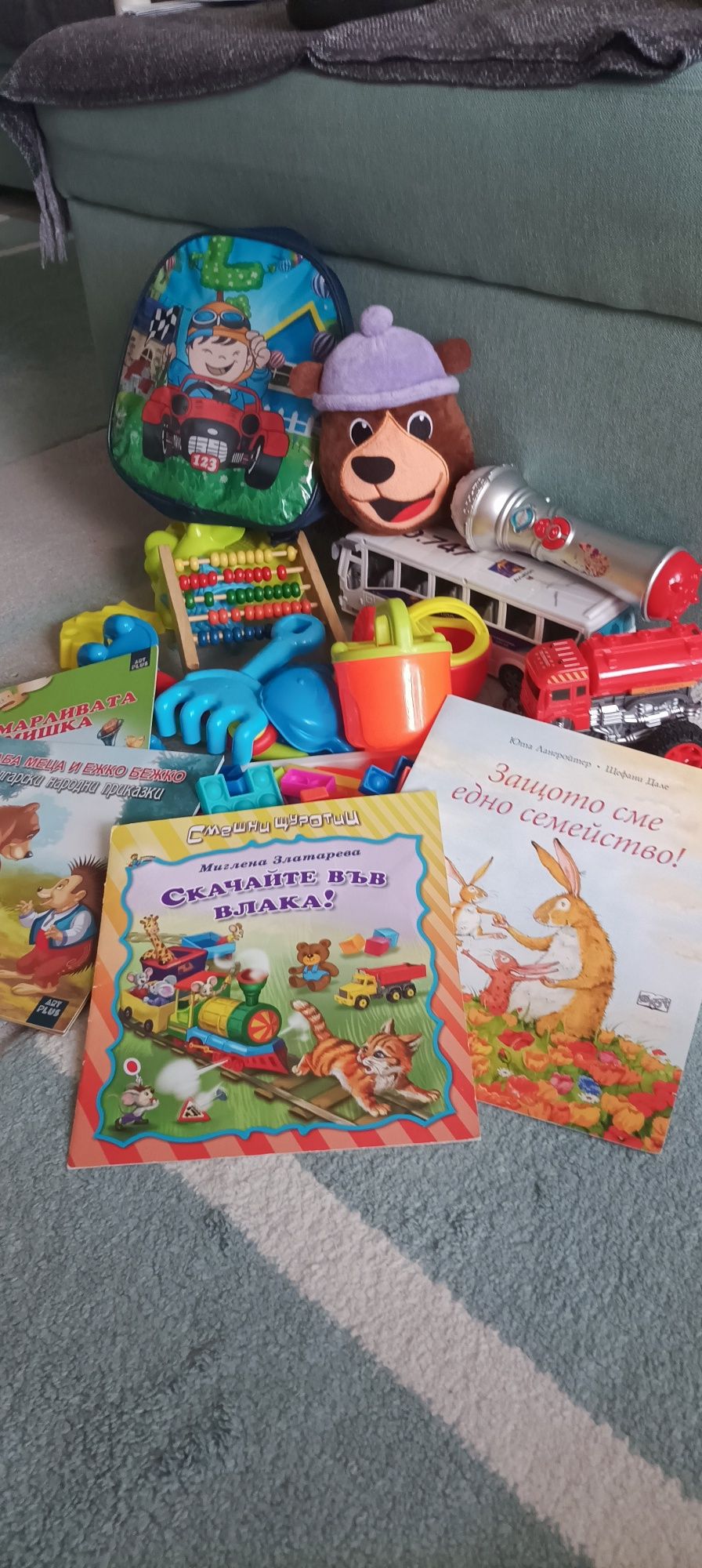 Детски книжки, плажни играчки, раничка, микрофон