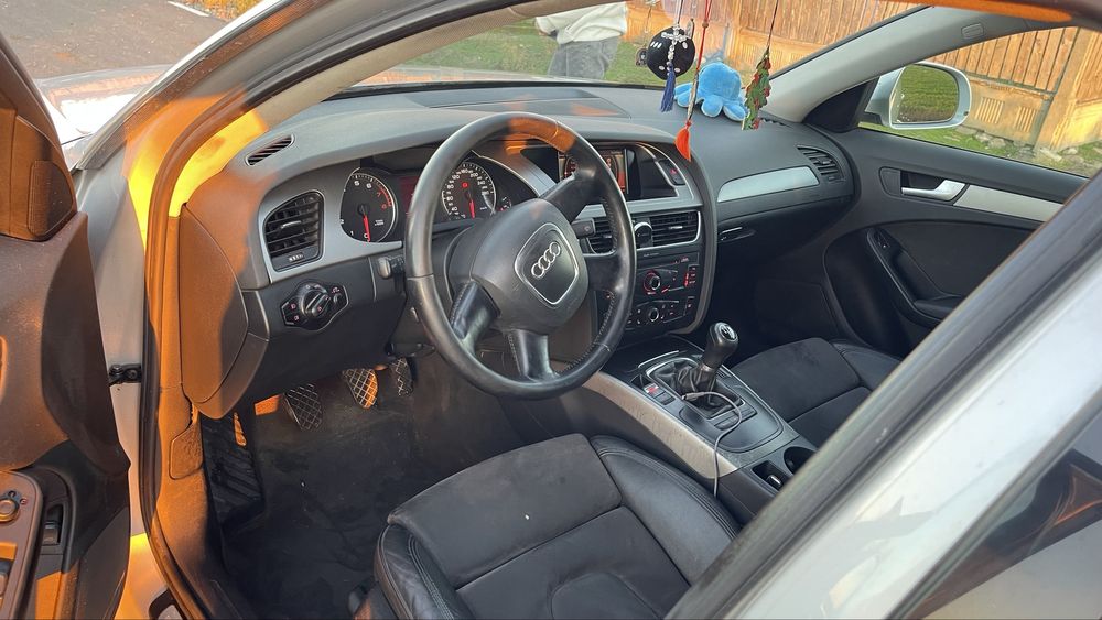 Audi a4 B8 2009 mai multe detalii privat