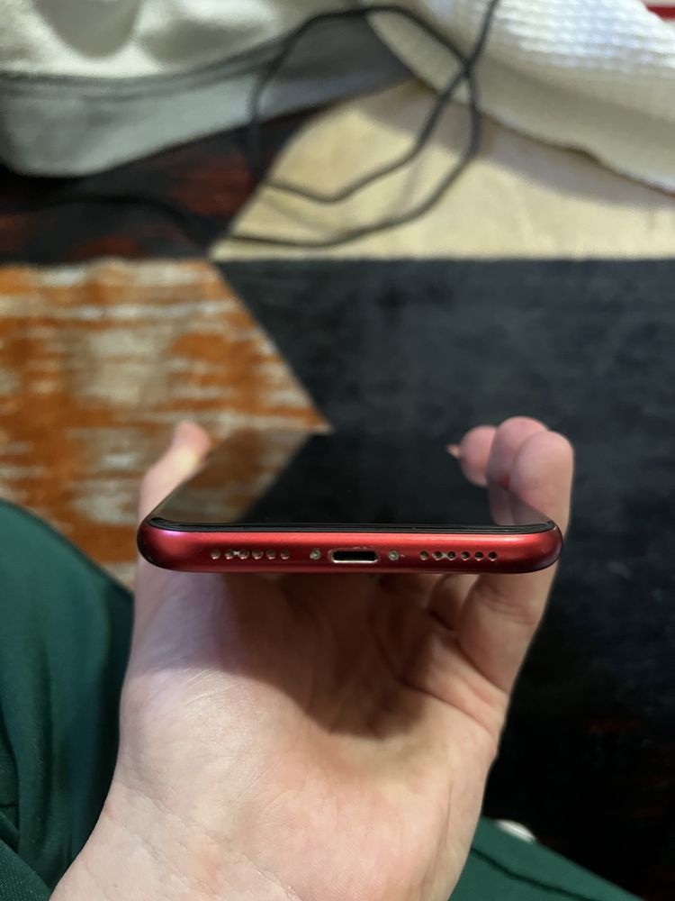 Vand/Schimb iPhone 11 Red