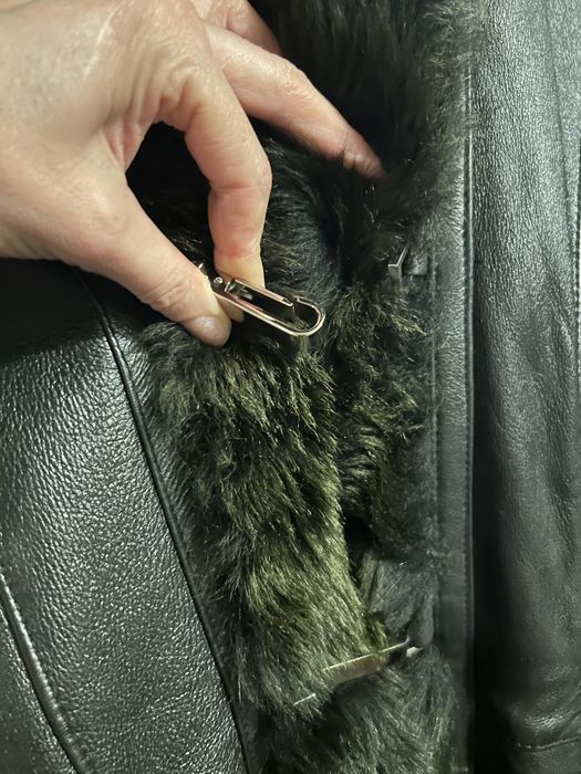 Vând haină din piele naturală