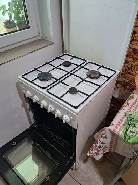 Aragaz Zanussi pe gaz cu rotisor