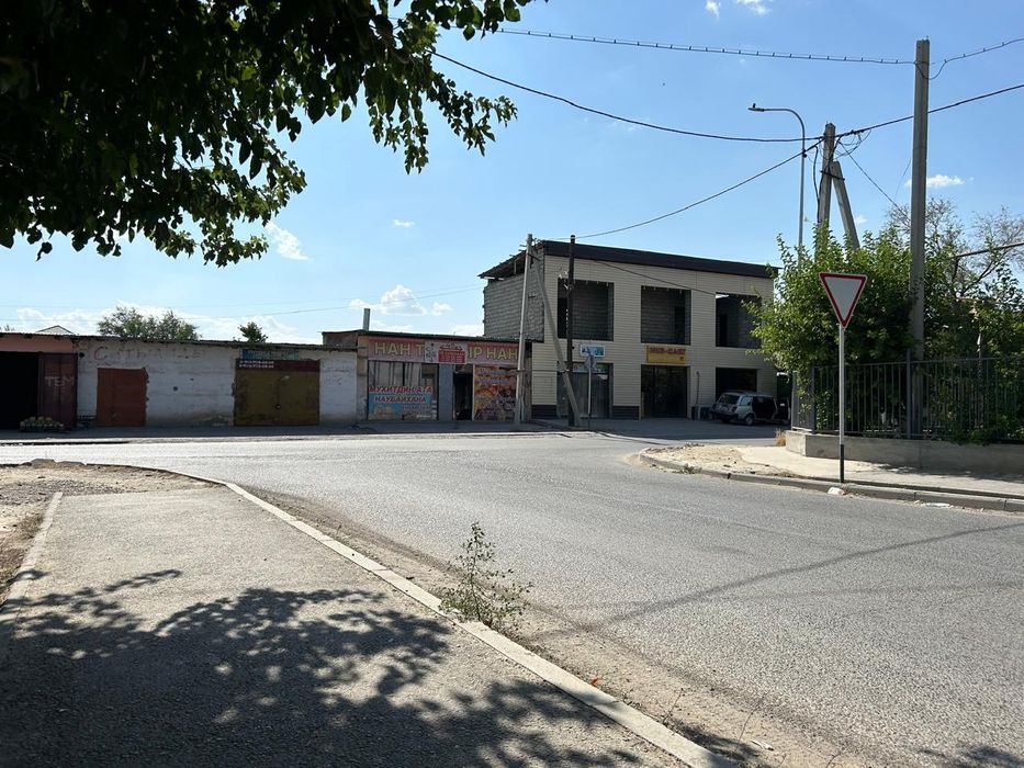 Бизнеске қолайлы жер, ғимараттарымен бірге сатылады