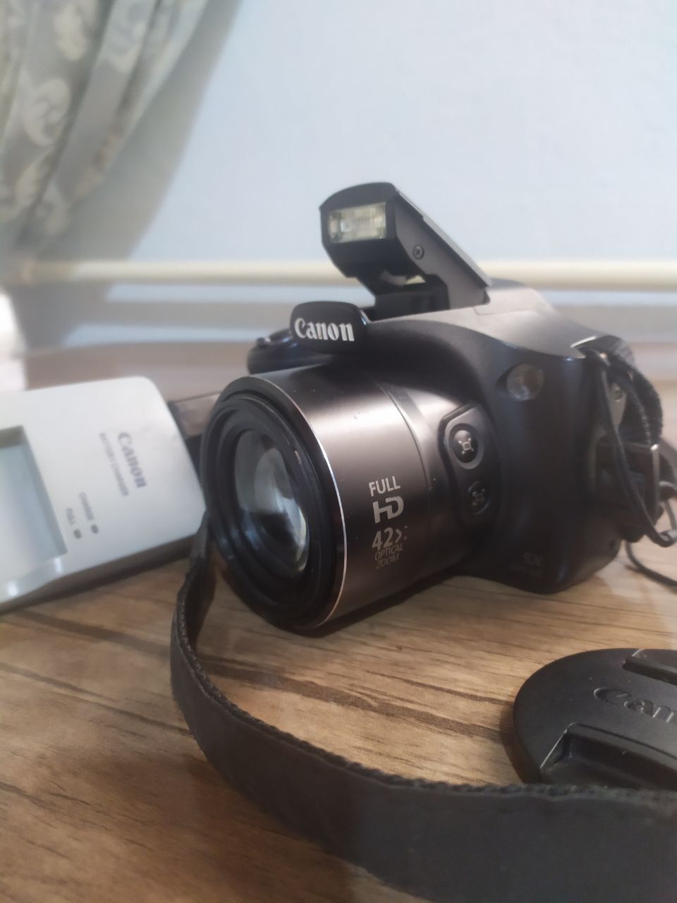 Продам зеркальный фотоаппарат canon sx520