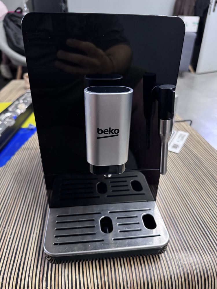 Espressor automat Beko  CEG3192B  1.5 litri Boabe