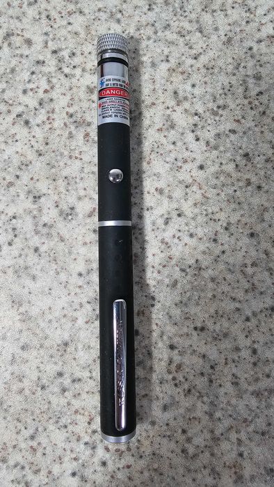 Лазерная указка-фонарик