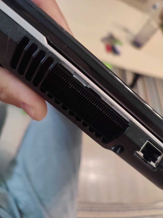 Laptop Acer 17" Intel 2020M