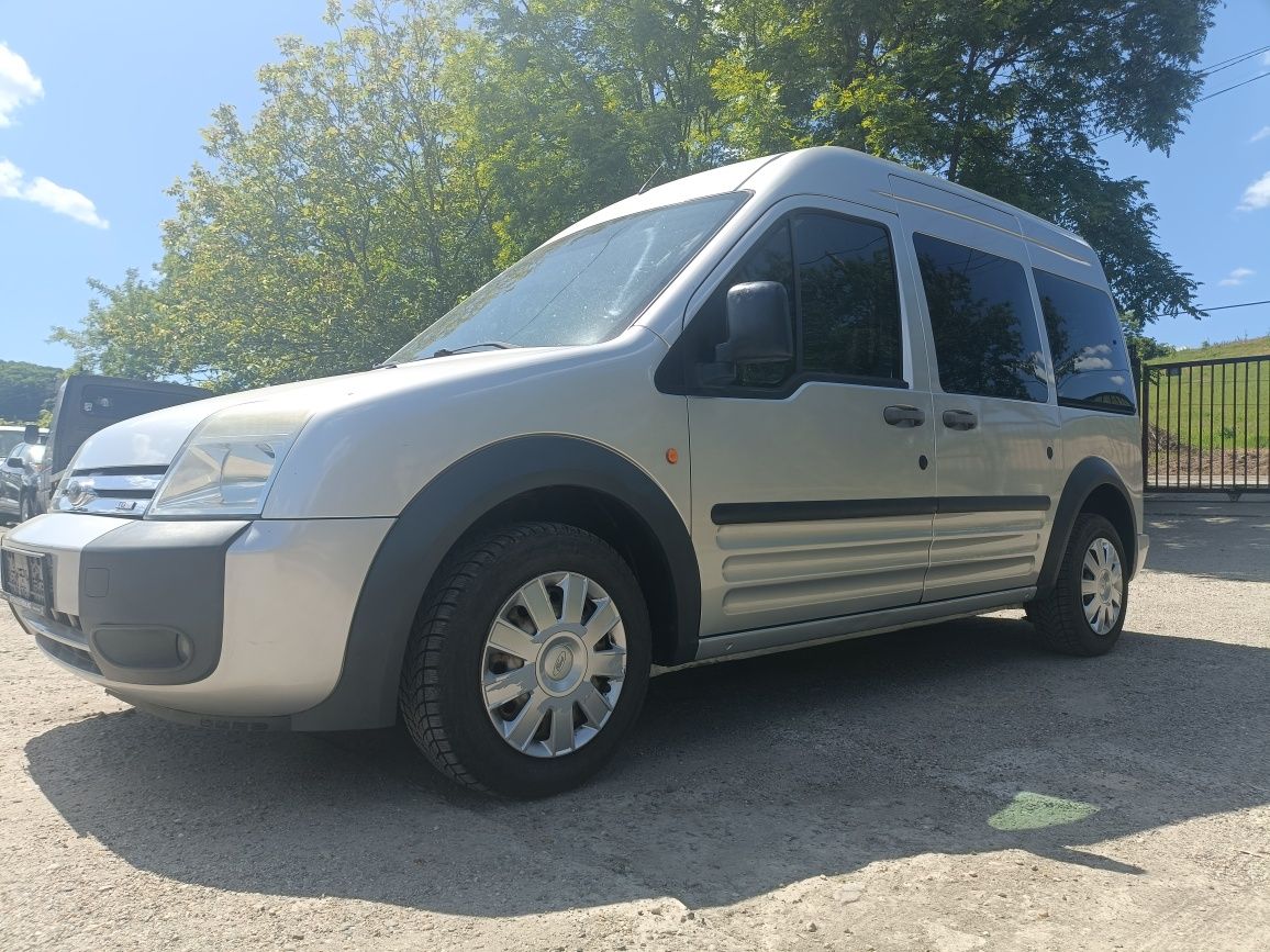 Ford Tourneo Connect cu 8 locuri 1.8TDCI