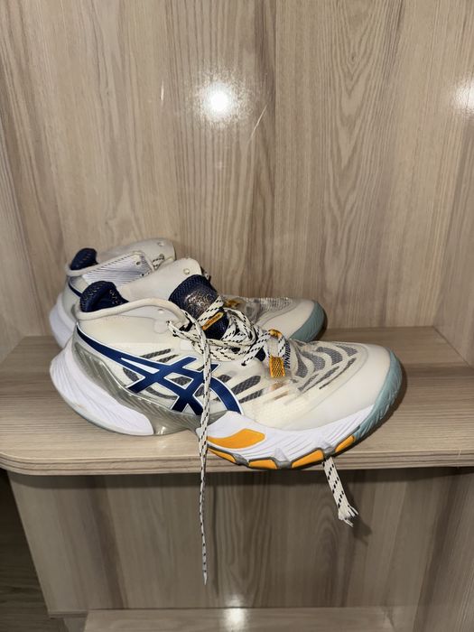 волейбольные кроссовки Asics Metarise