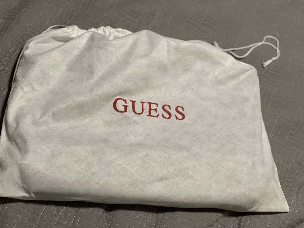 Чанта Guess