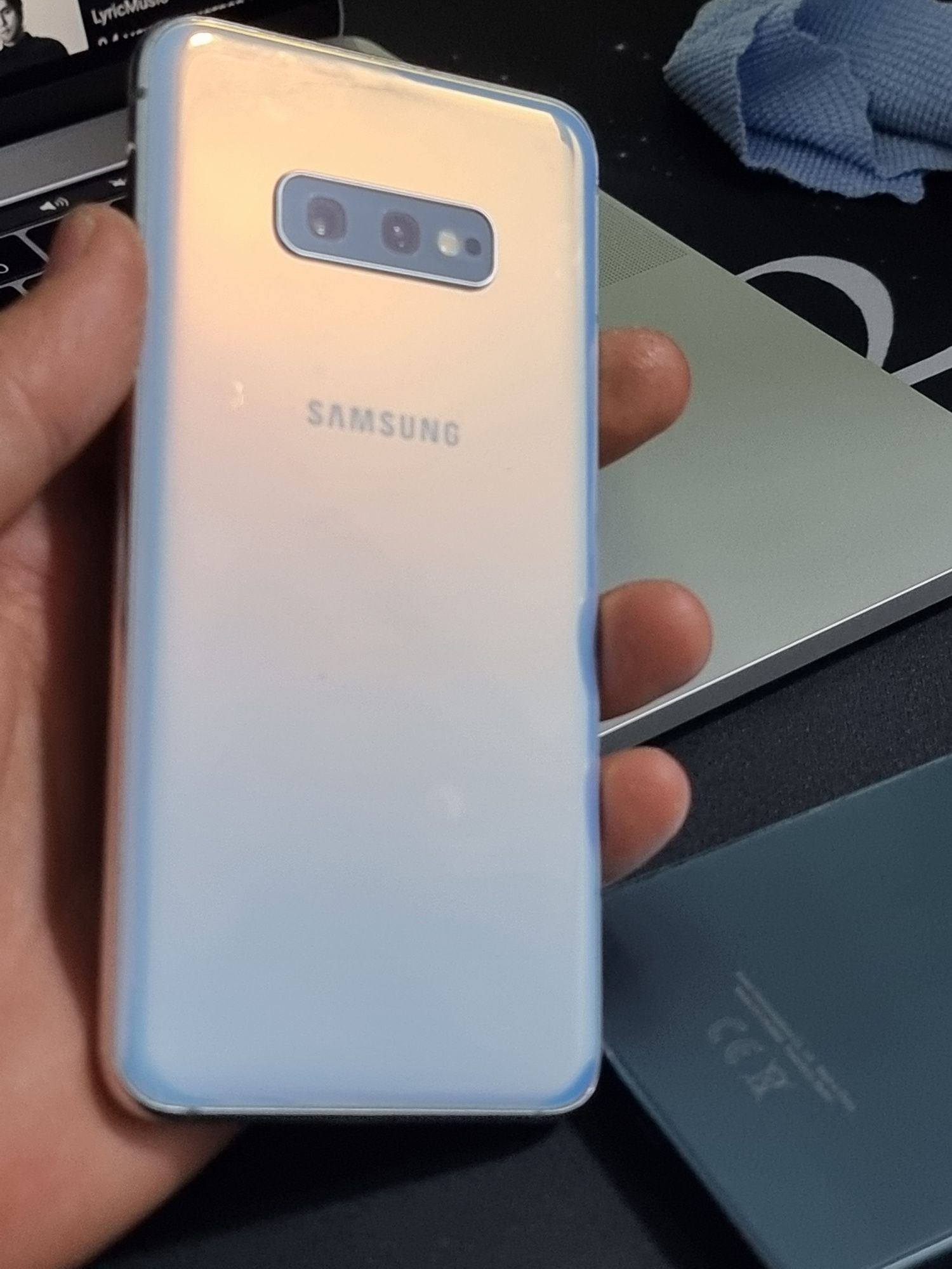 Samsung s 10 e  6/128 rangi silver