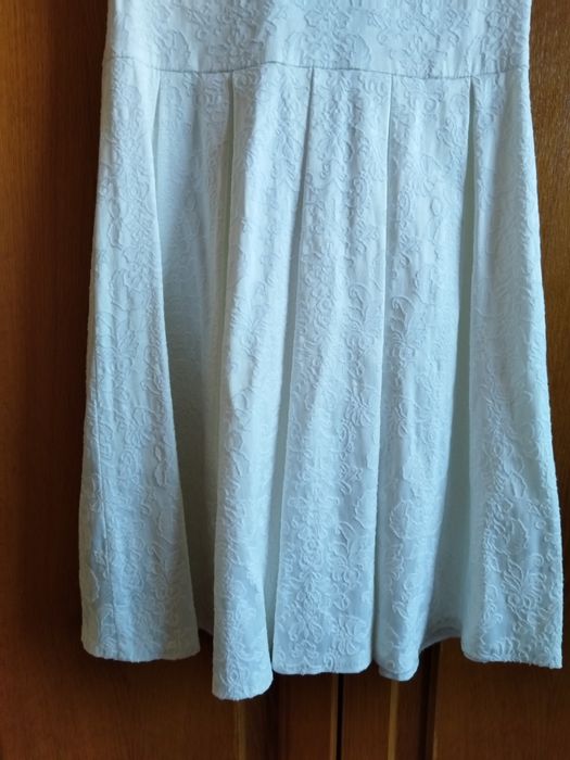 Rochiță albă în stare perfectă