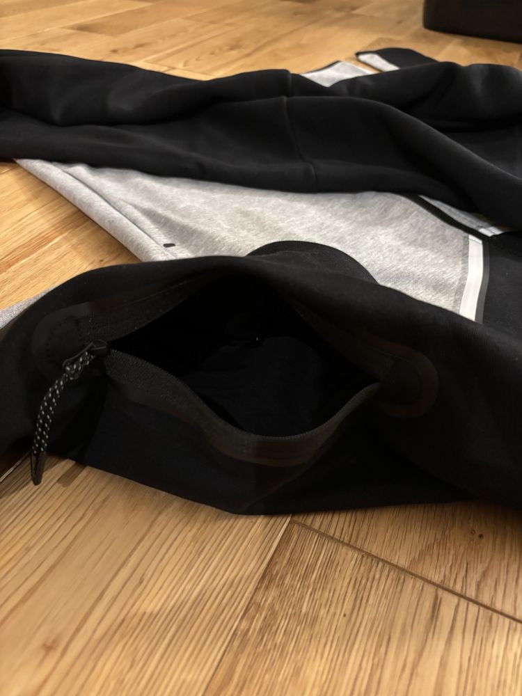Nike Tech Fleece Grey & Black