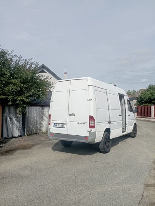 Vând Mercedes sprinter frigorific și la priză 220