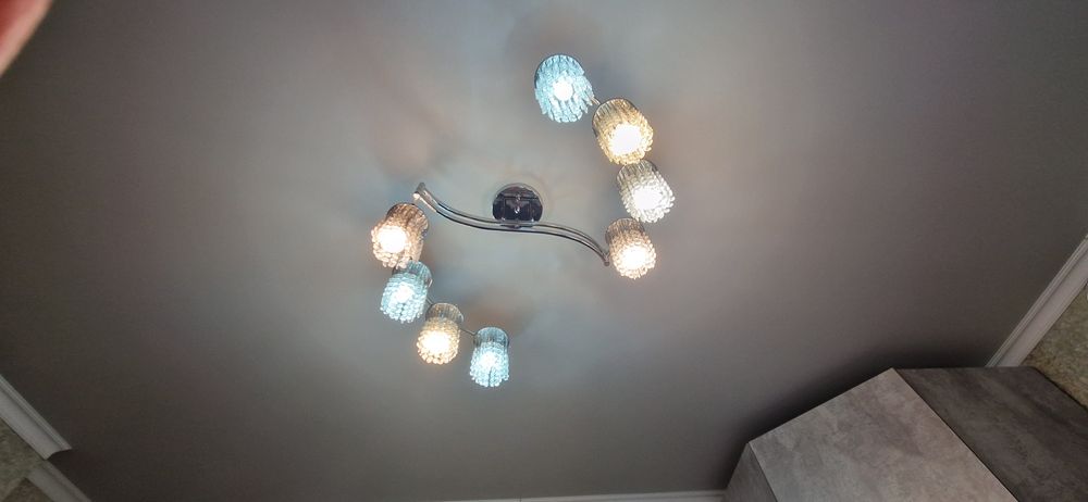 Продам красивую люстру