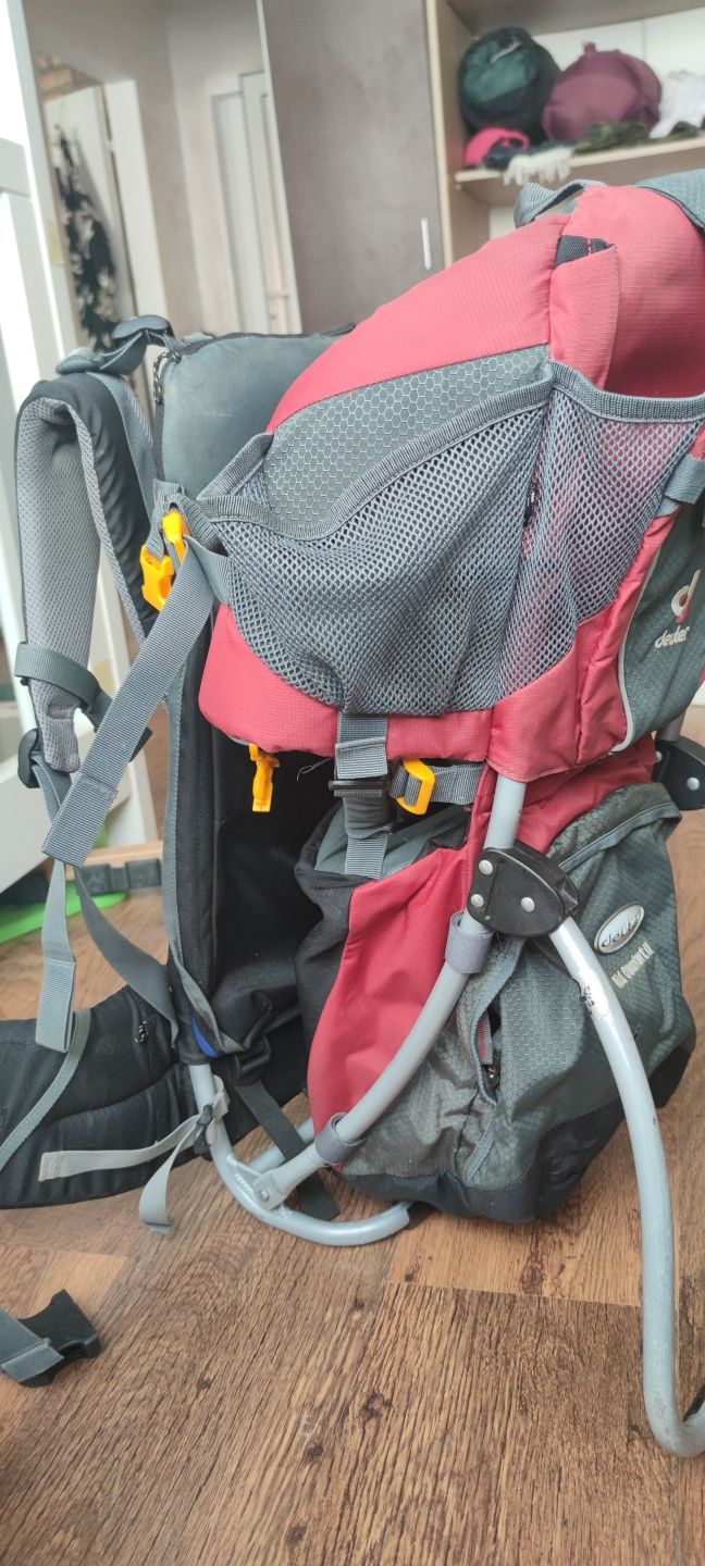 Туристическа раница, самар за бебе или дете Deuter Kid Comfort II