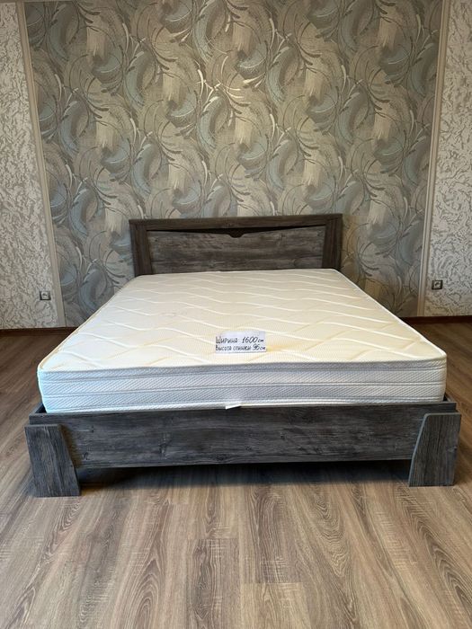 Кровать с матрасом