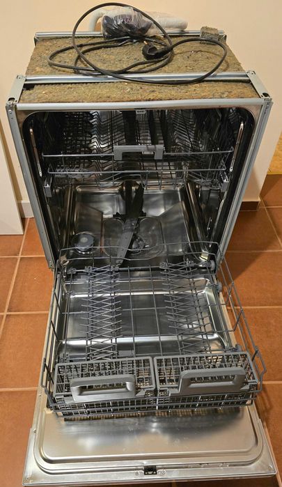 Съдомиялна машина за вграждане Whirlpool - 13 комплекта