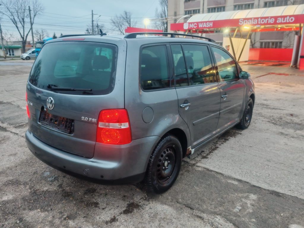 Dezmembrez vw touran 20 Fsi