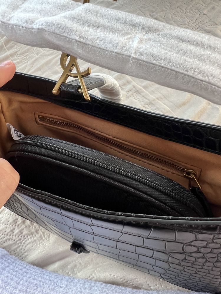 Saint Laurent Le 5 à 7 croc-embossed дамска чанта