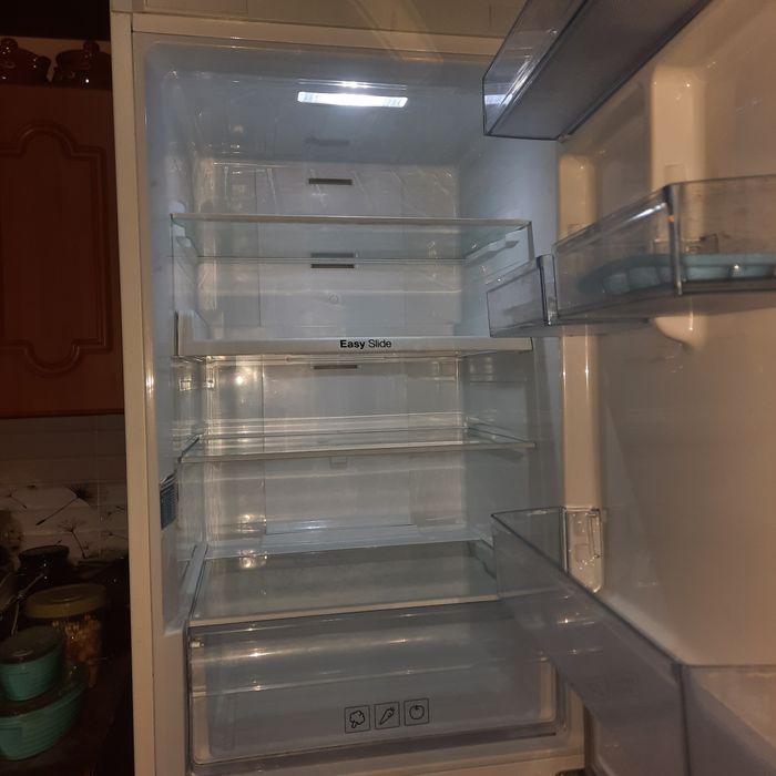 Холодильник Samsung RB29FERHDWW. В отличном состоянии. Почти новый.