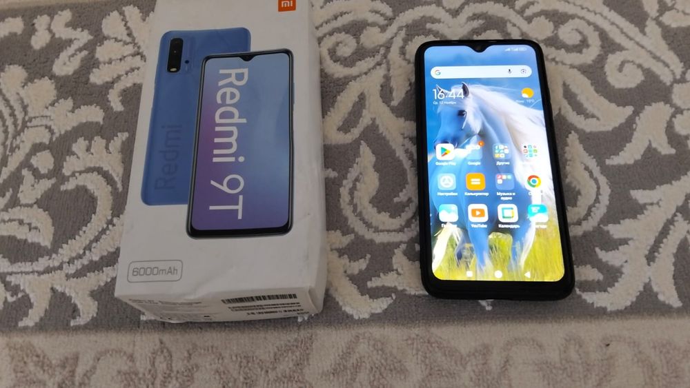 Продам в хорошем состоянии работает отлично память 64GB