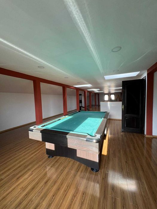 Casă de vânzare + 2 spații comerciale funcționale + foișor inchis