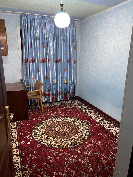 Продаётся 3-х комнатная на перекрестке Спорт товары (м.Новза)