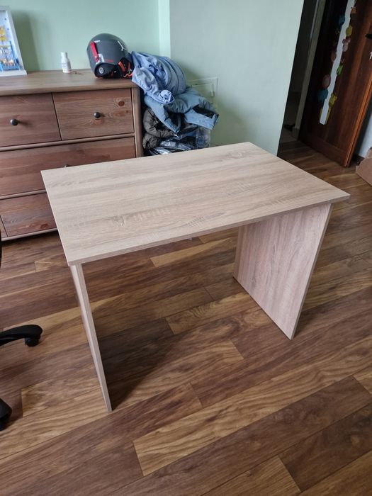 Продавам бюро в добро състояние