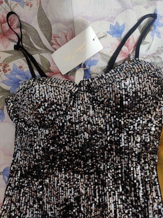 Сребърна рокля с пайети