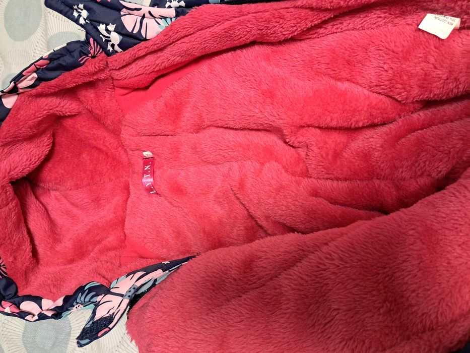 Зимно яке и два космонавта