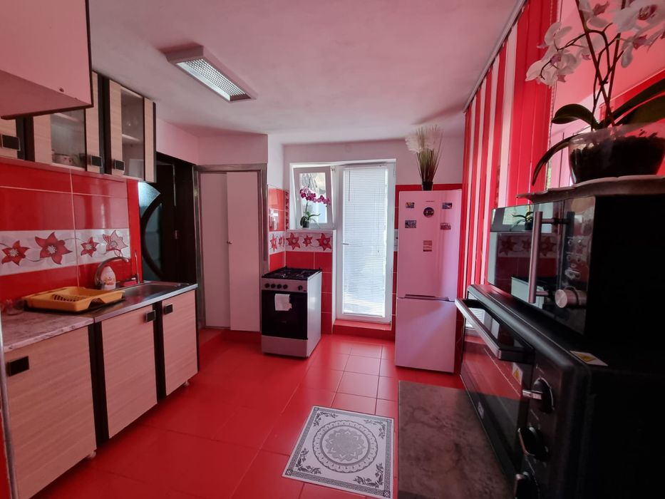 Vând casă cu mai multe anexe locuibile în Bonțida  cu gradina și solar